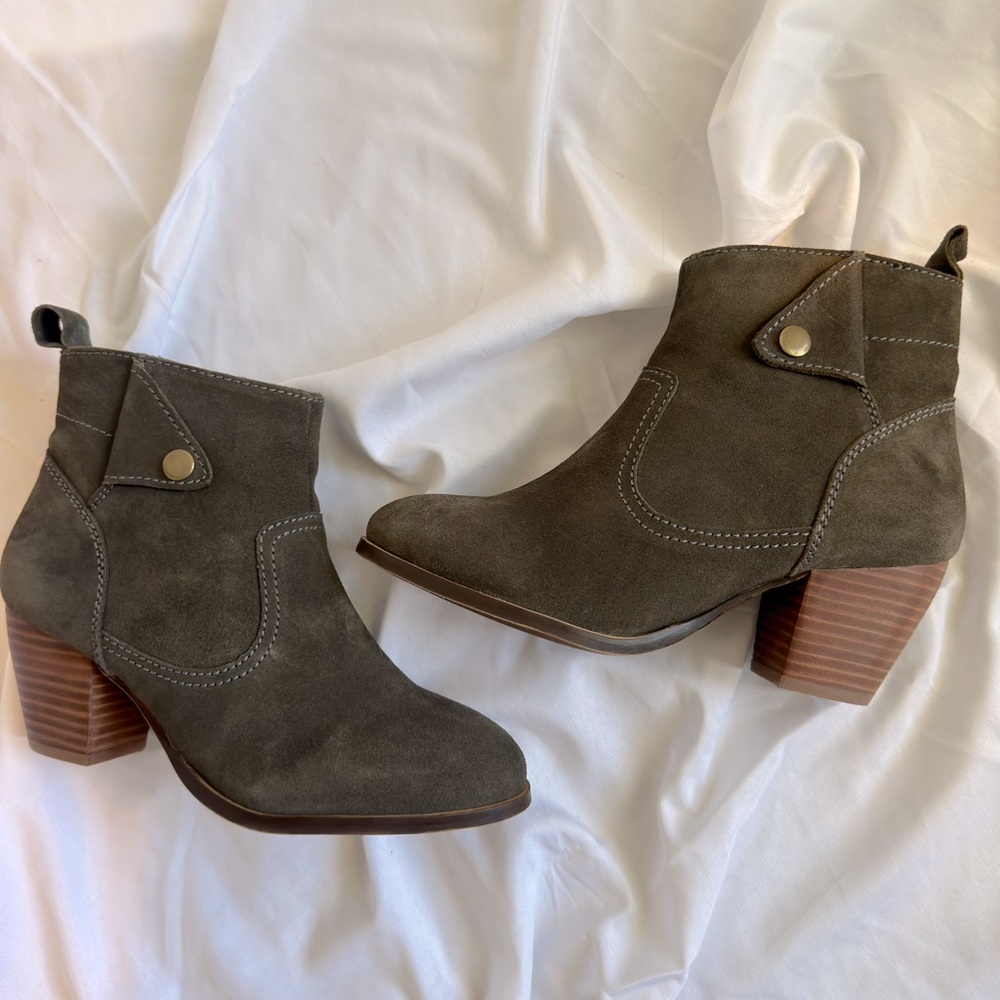 These Dibs boots are perfect for fall and any fall or winter outfit!